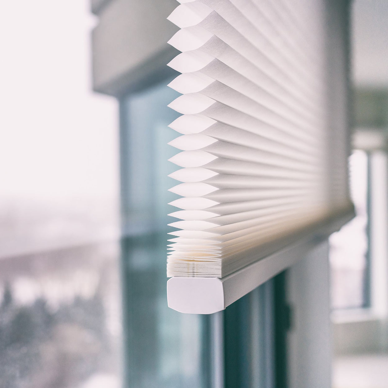 Adapazarı cam balkon — kancalı plise perde, deliksiz montaj, dimout kumaş